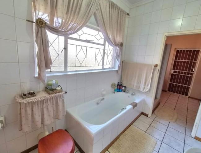 6 Bedroom Property for Sale in Roodewal Free State